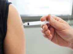Vacunación en brazo