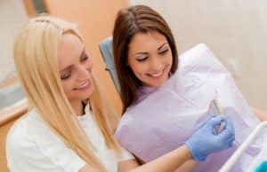 Carillas dentales: características, inconvenientes y ventajas de cada tipología Carillas dentales elección color