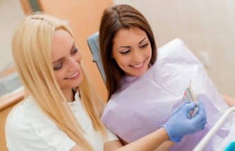 Carillas dentales: características, inconvenientes y ventajas de cada tipología Carillas dentales elección color